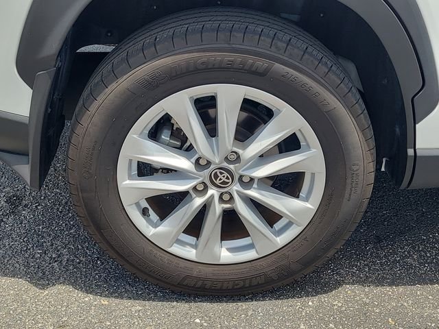 Used 2024  Toyota LE image 7