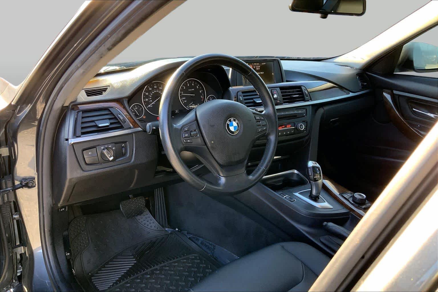 Used 2015 Black Sapphire Metallic BMW 320i image 18