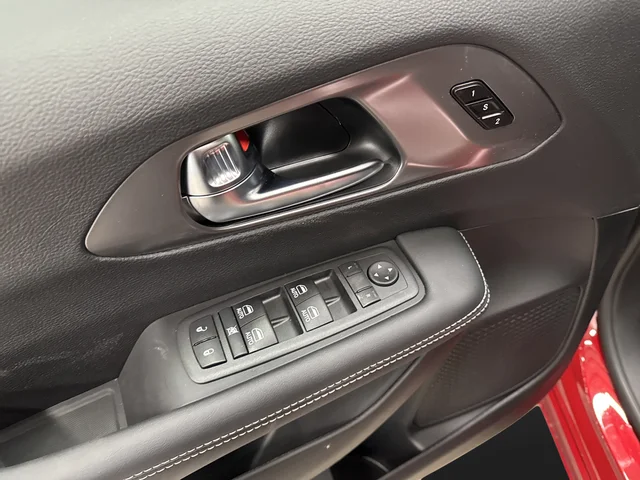 New 2026 Red Hot Pearl-Coat Exterior Paint Chrysler Select image 28
