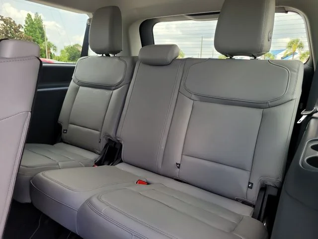 New 2026 Oxford White Ford Active image 17