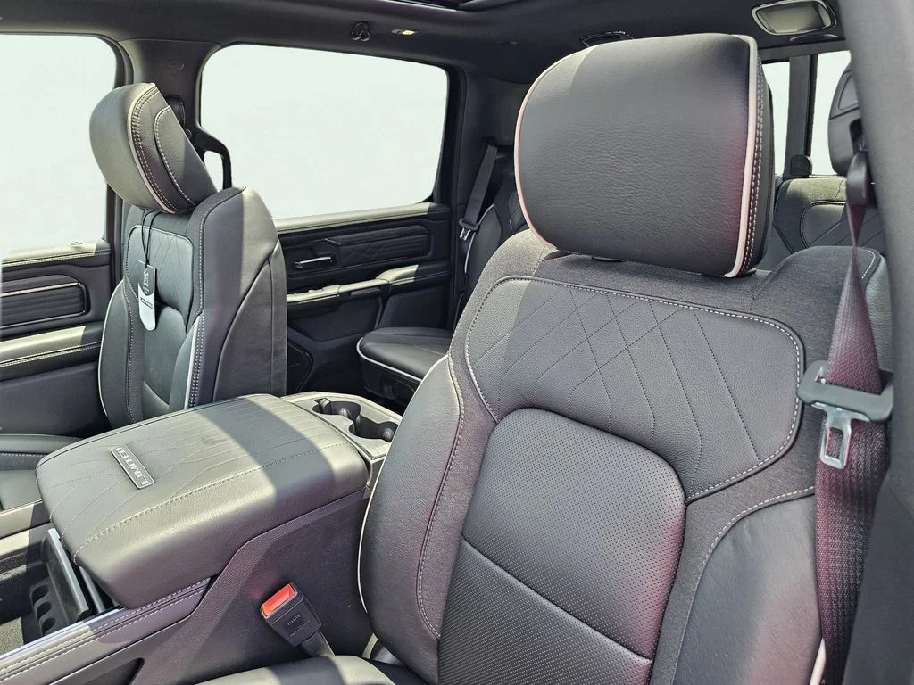 New 2026 Diamond Black Crystal Pearl-Coat Exterior Paint RAM Limited image 19