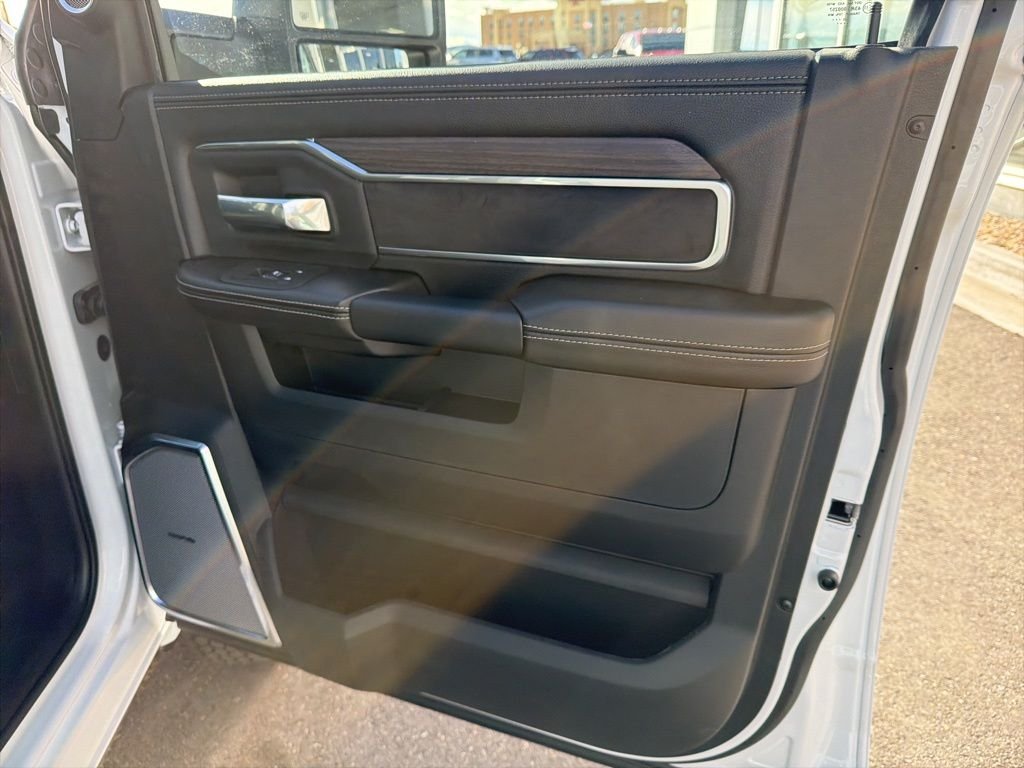 2026 RAM 3500 Chassis Big Horn - Photo 39