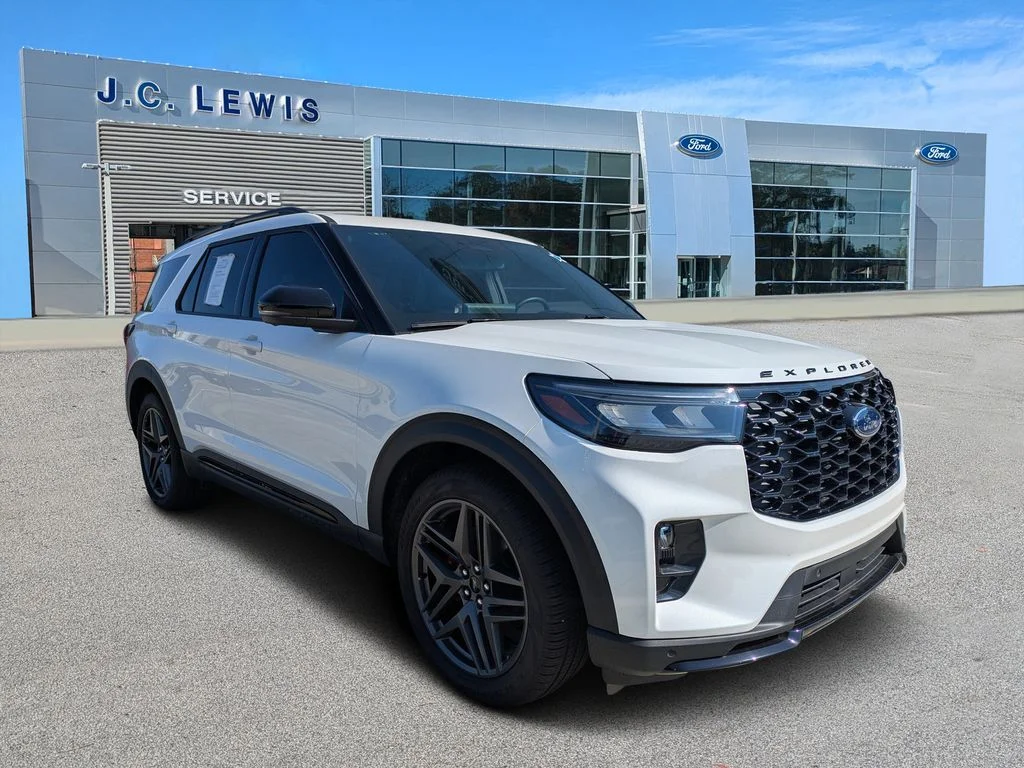 New 2026 Star White Metallic Tri-Coat Ford ST image 1