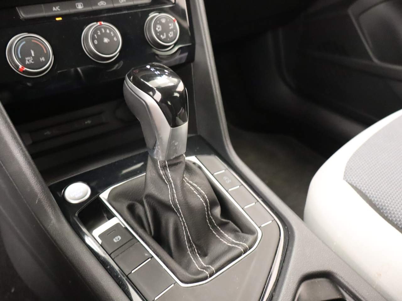 Certified Used 2025 Deep Black Pearl Volkswagen S image 9