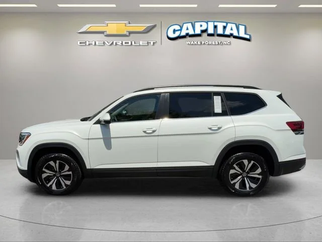 Used 2026 White/off-white Volkswagen SE image 2