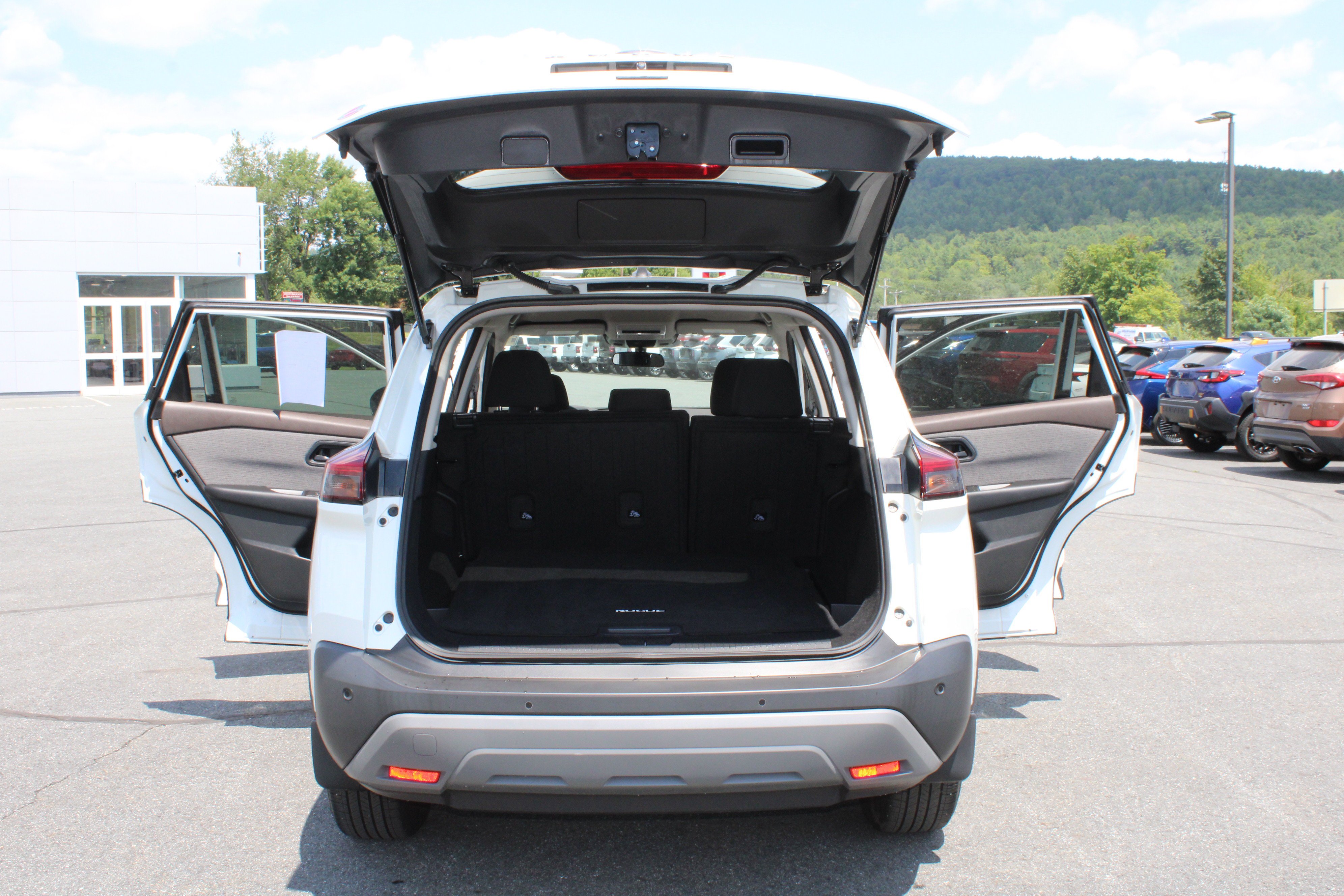 Used 2023 Glacier White Nissan S image 19