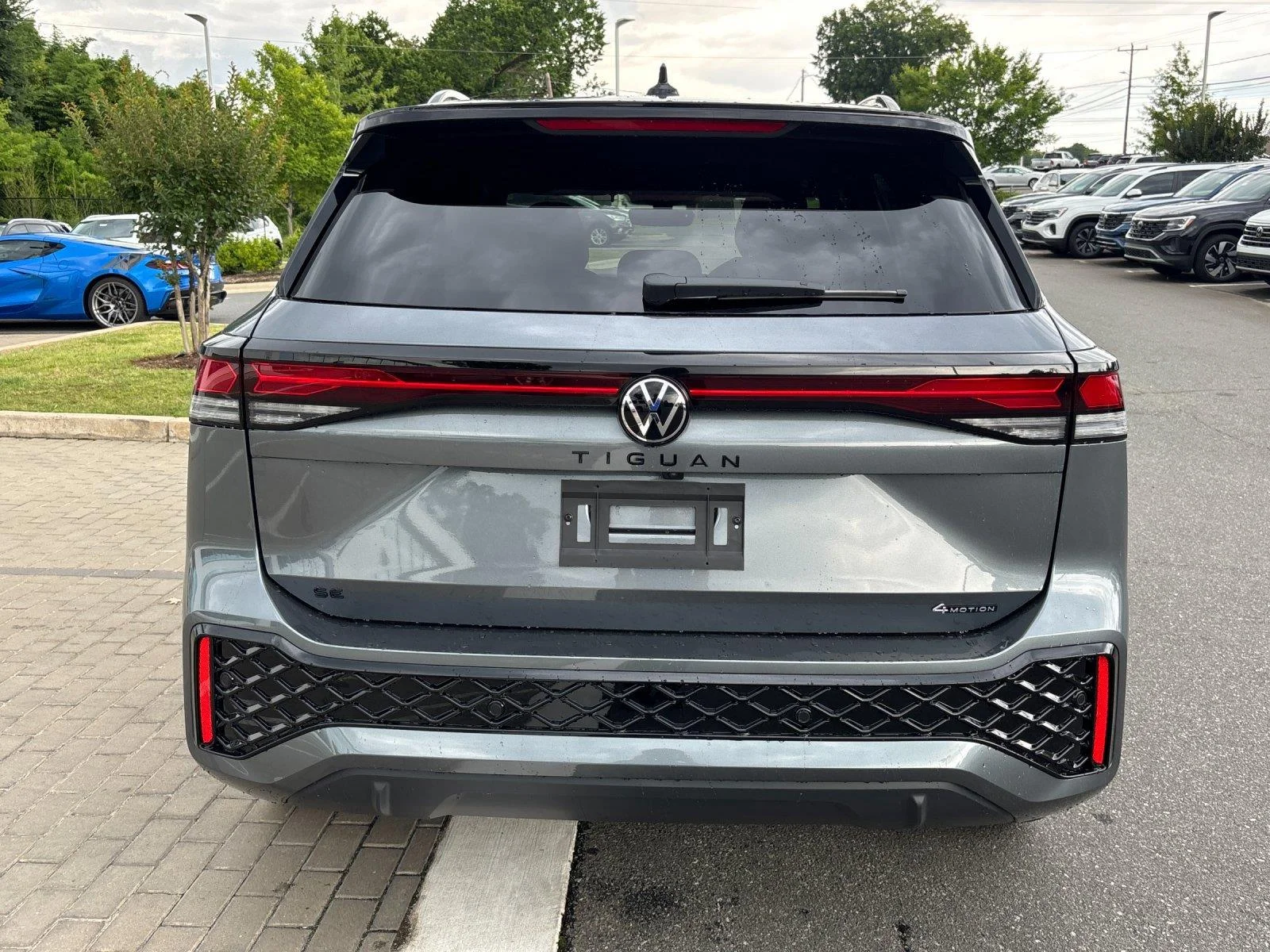 New 2026 platinum gray metallic Volkswagen SE R-Line Black image 4