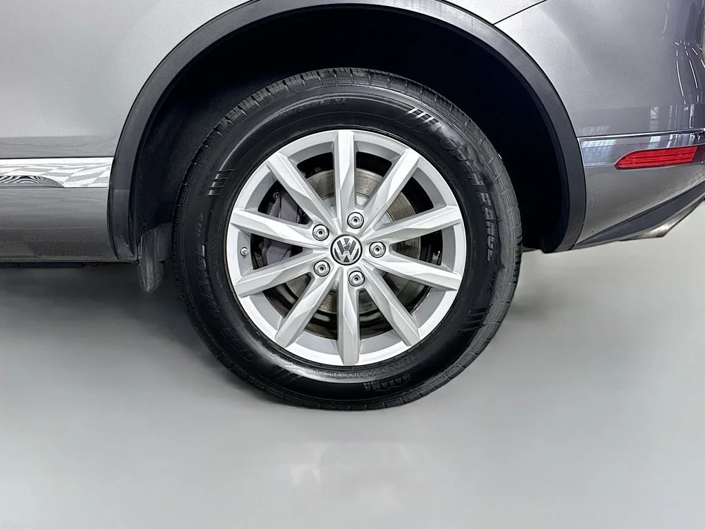 Used 2016 Gray Metallic Volkswagen VR6 FSI image 32