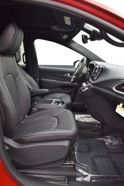 2026 Chrysler Pacifica Select - Photo 7