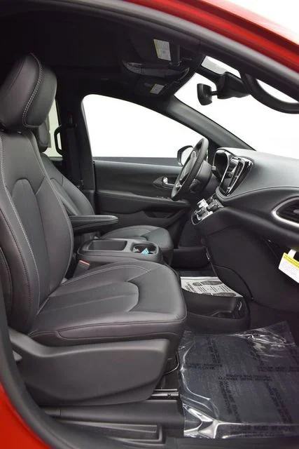 2026 Chrysler Pacifica Select - Photo 7