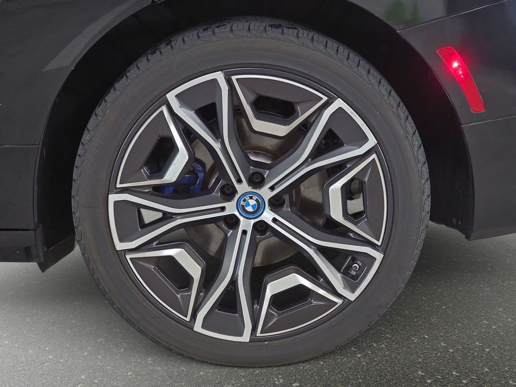 Used 2024 Black Sapphire Metallic BMW xDrive50 image 32