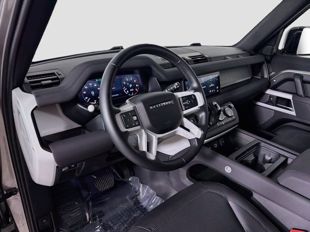 Used 2023 Silver Land Rover S image 9