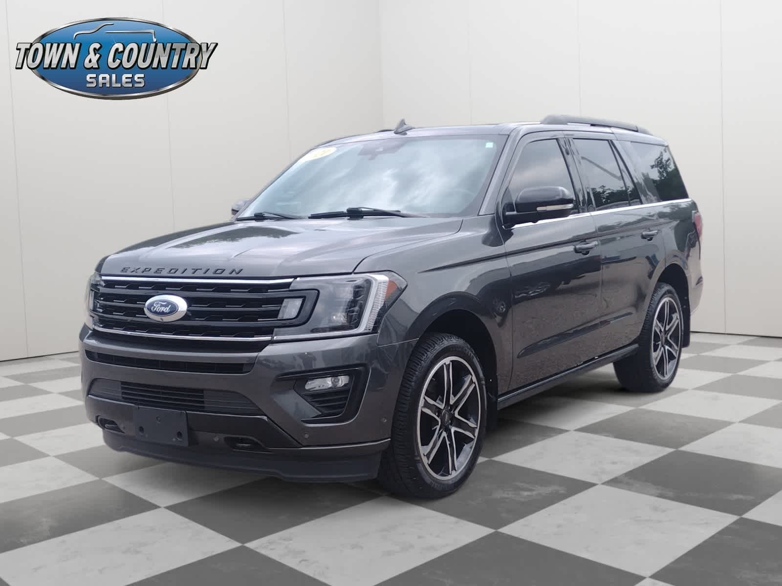 Used 2021 Magnetic Metallic Ford Limited image 3