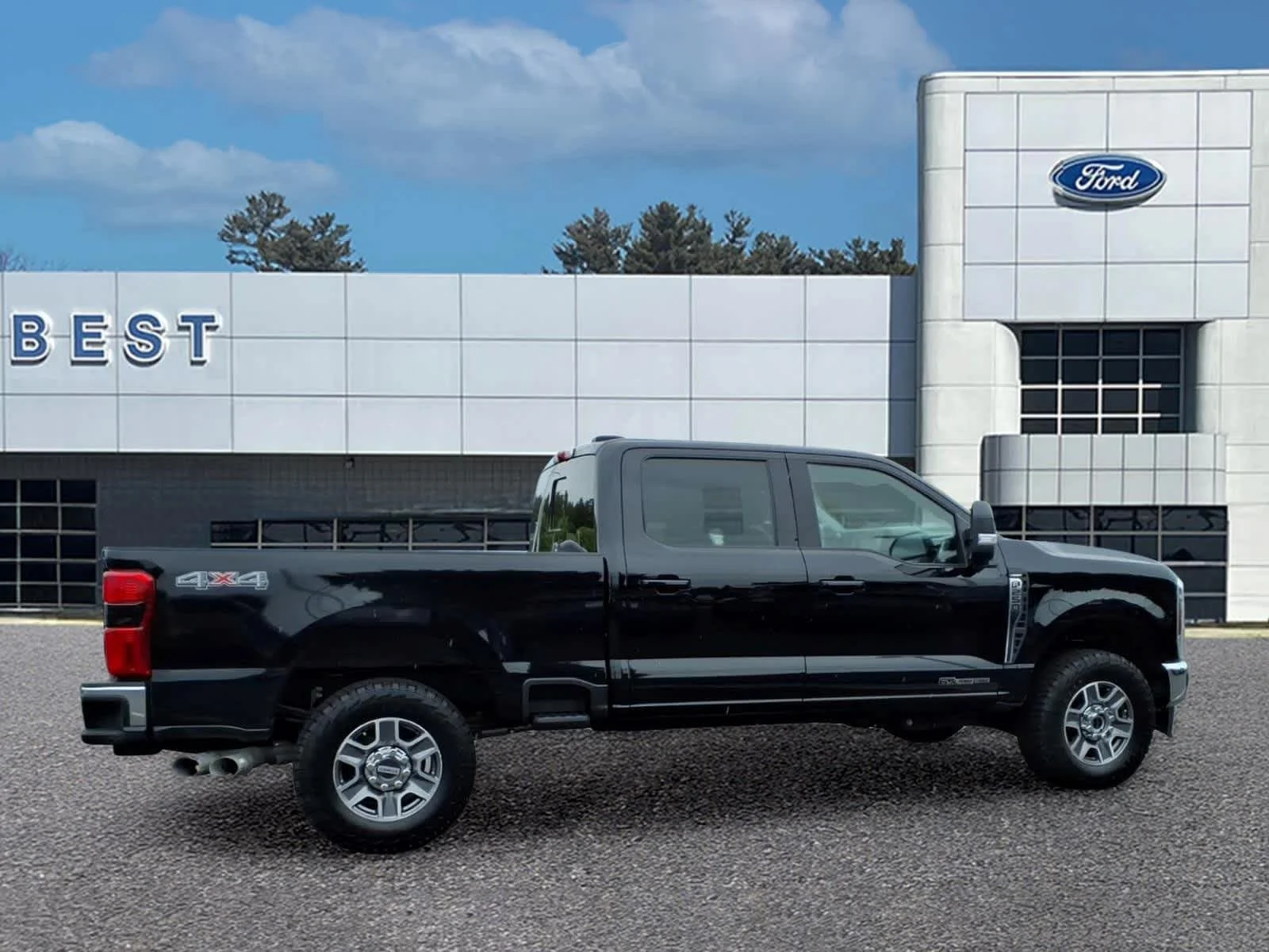 Used 2024 Agate Black Metallic Ford LARIAT image 9