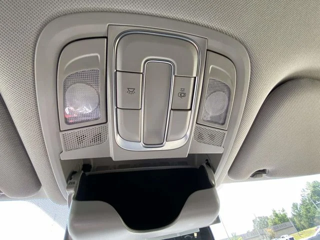Used 2019 Black Hyundai SE image 20