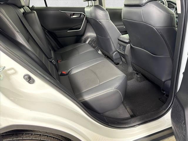 Certified Used 2025 WIND CHILL PEARL Toyota  image 16