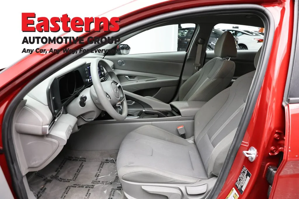 Used 2023 Red Hyundai SE image 14