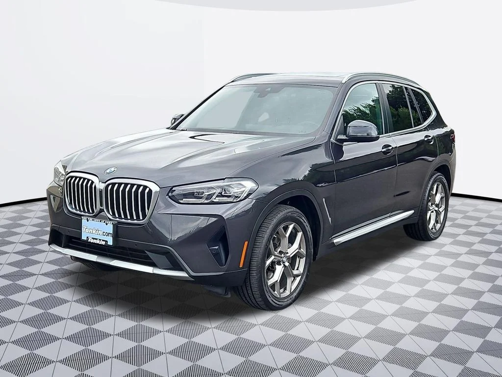 Used 2022 Dark Graphite Metallic BMW xDrive30i image 2