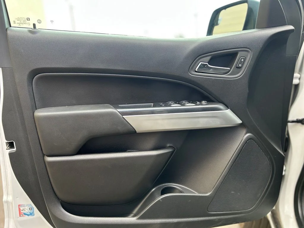 Used 2022 White Chevrolet LT image 15