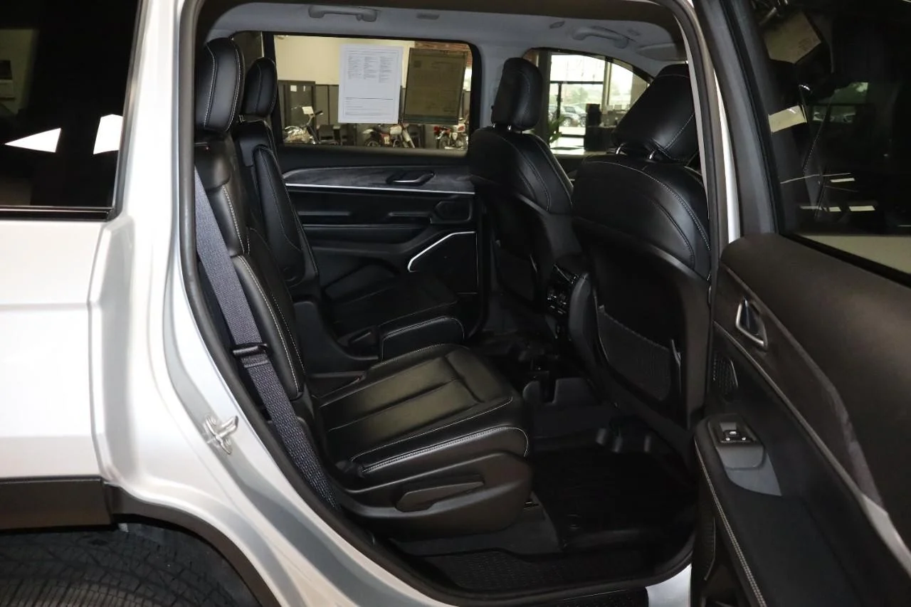 Used 2021 Silver Zynith Jeep Limited image 36