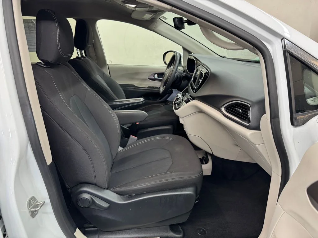 Used 2023 White Chrysler LX image 29