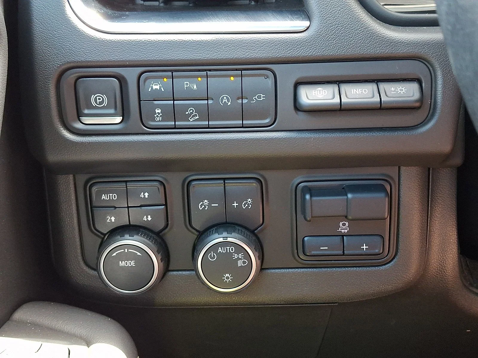 Used 2021 Black Chevrolet Premier image 26