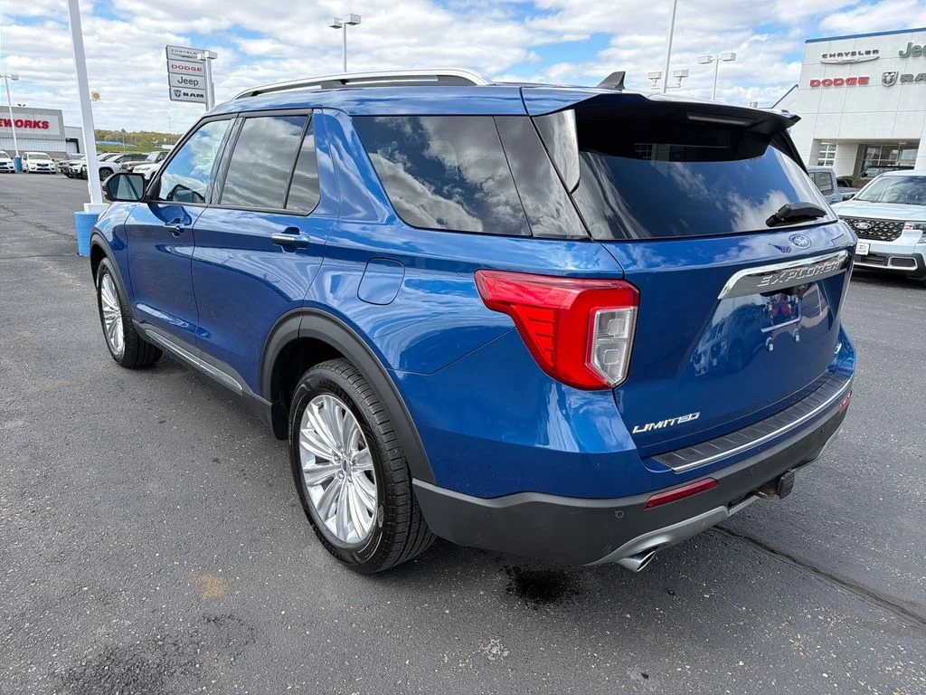 Used 2023 Blue Ford Limited image 3