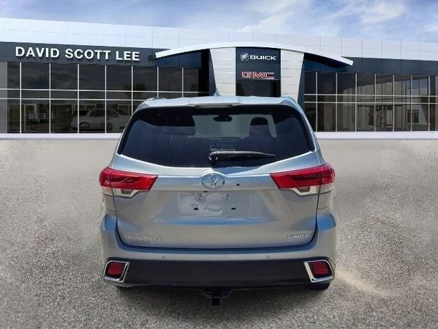 Used 2017 Celestial Silve Toyota Limited image 4