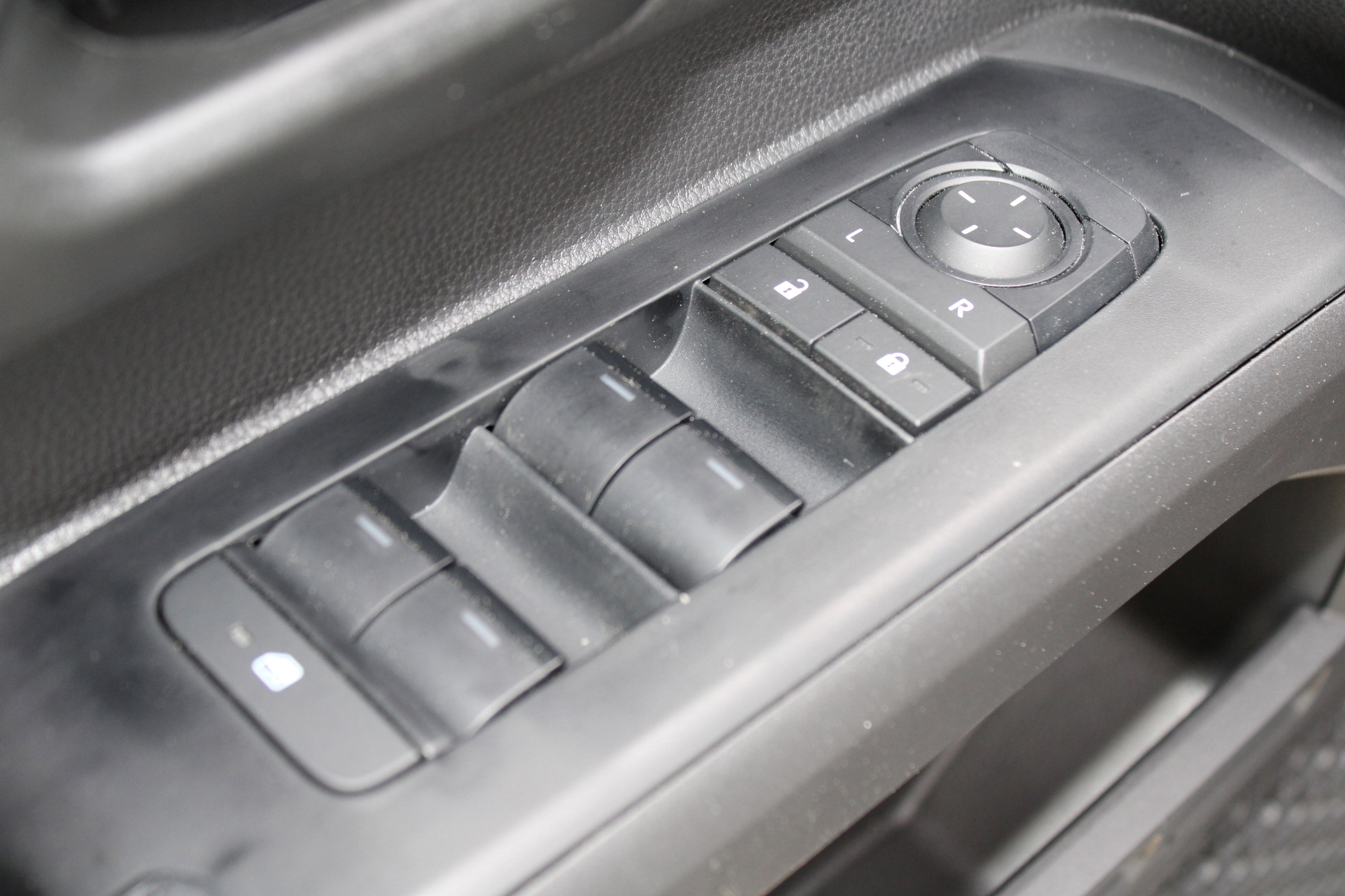 2026 Toyota Tacoma SR5 - Photo 14