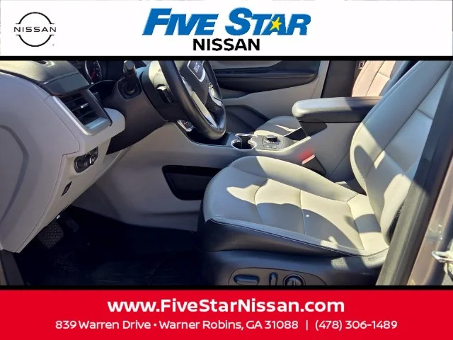 Used 2023 Silver GMC SLT image 5
