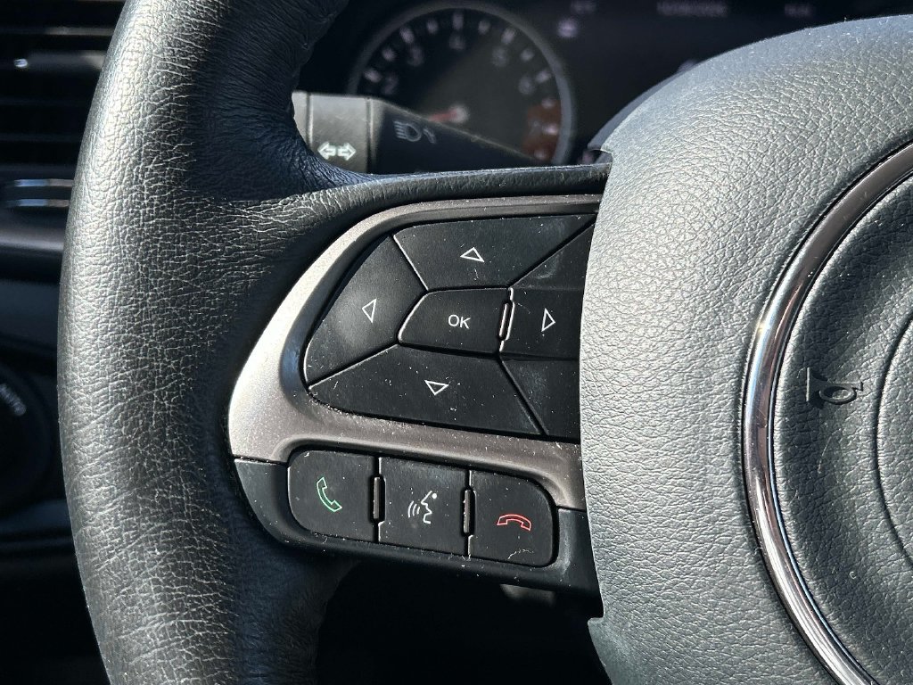 Used 2022 Black Jeep Latitude image 21