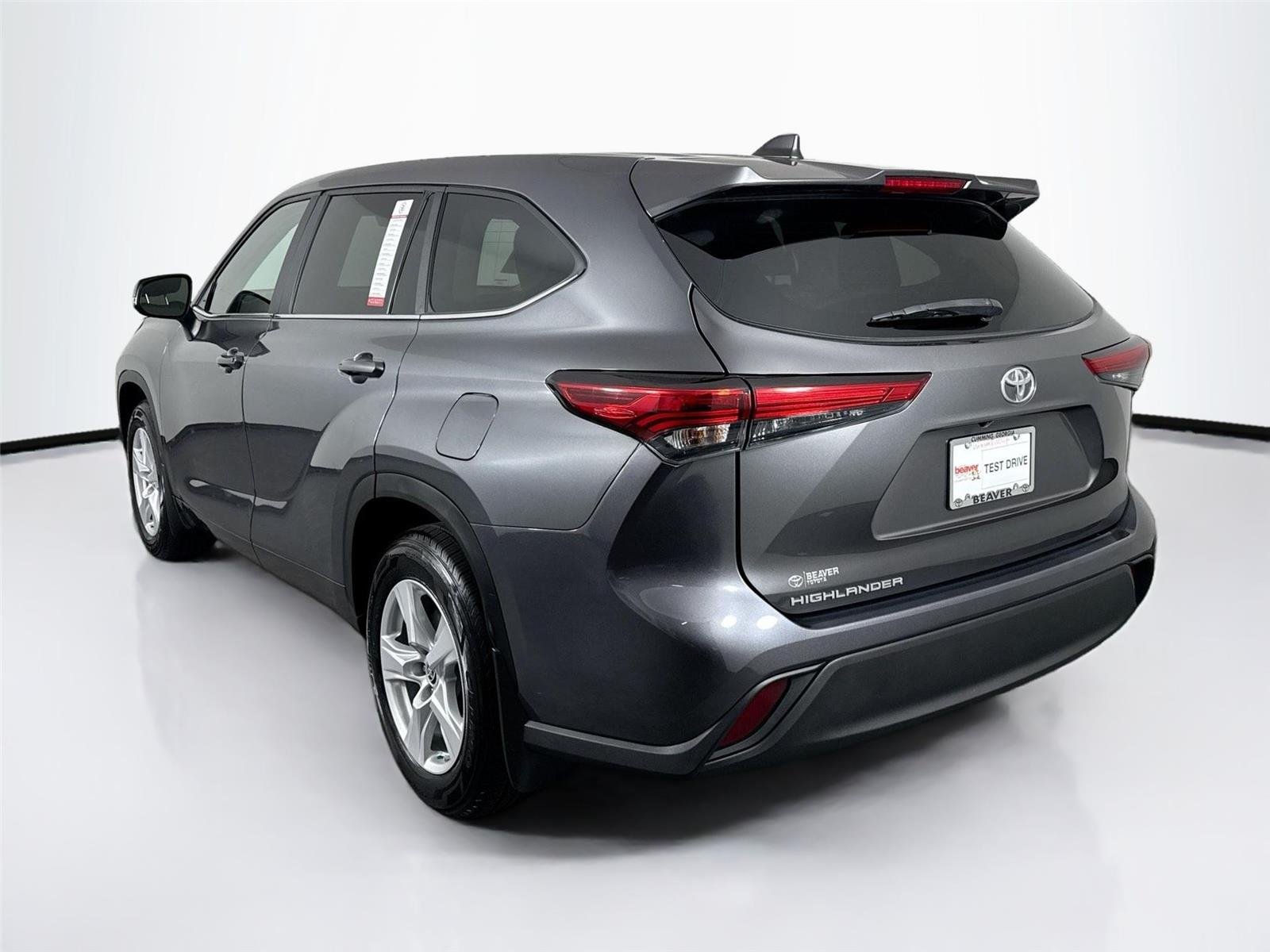 2023 Toyota Highlander L - Photo 11