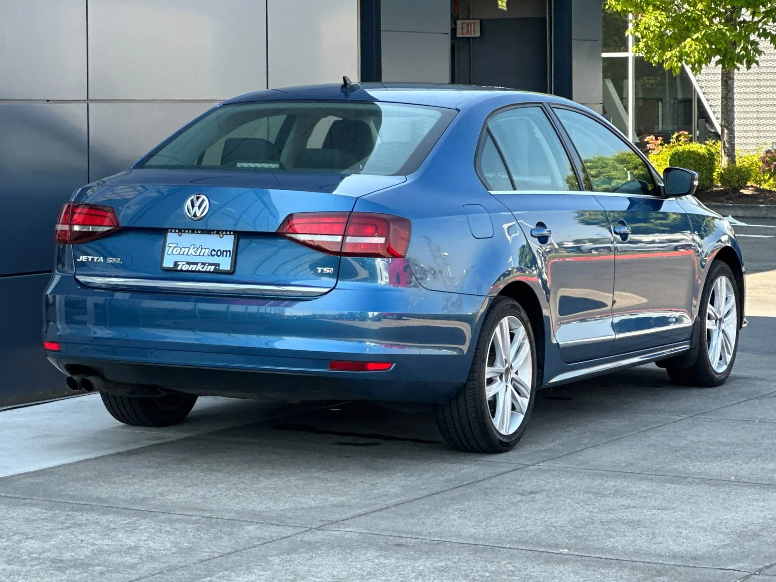 Used 2017 Blue Volkswagen 1.8T SEL image 4