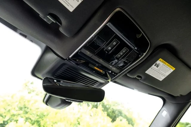 Used 2024 White Land Rover SE image 36