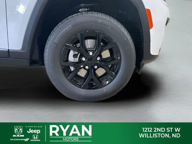 New 2026 White/off-white Jeep Laredo image 55