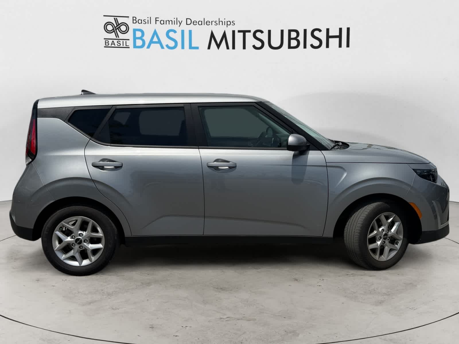 Used 2023 Steel Gray Kia LX image 6