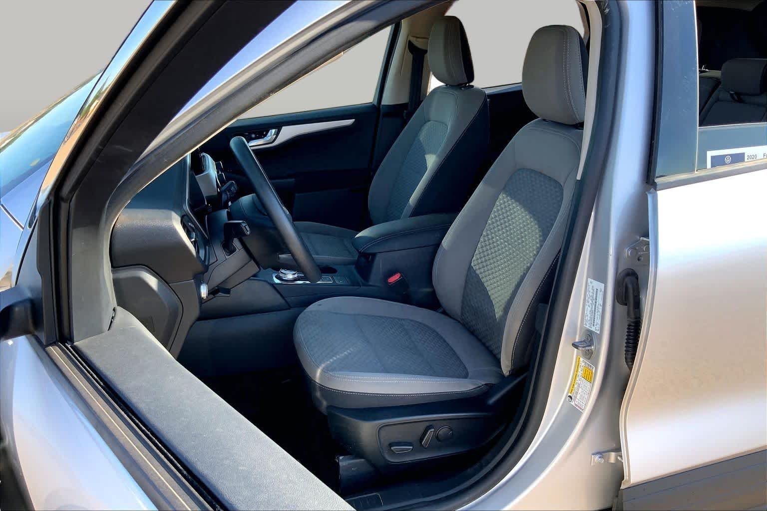 Used 2020 Ingot Silver Metallic Ford SE image 8