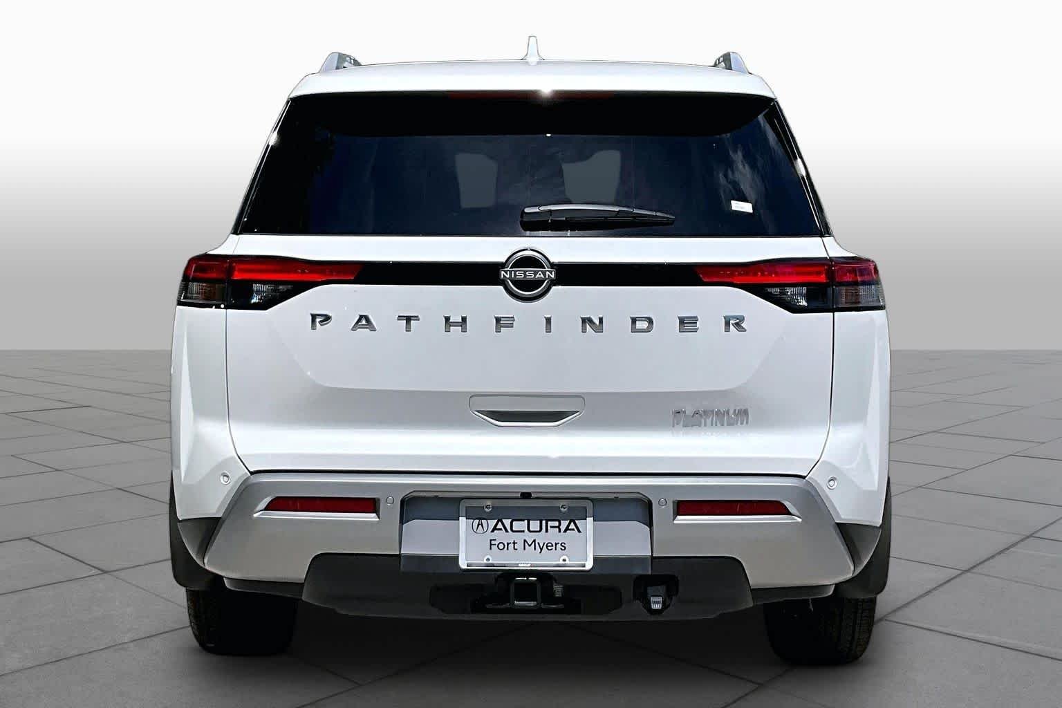 Used 2025 Everest White Pearl Tricoat Nissan Platinum image 5