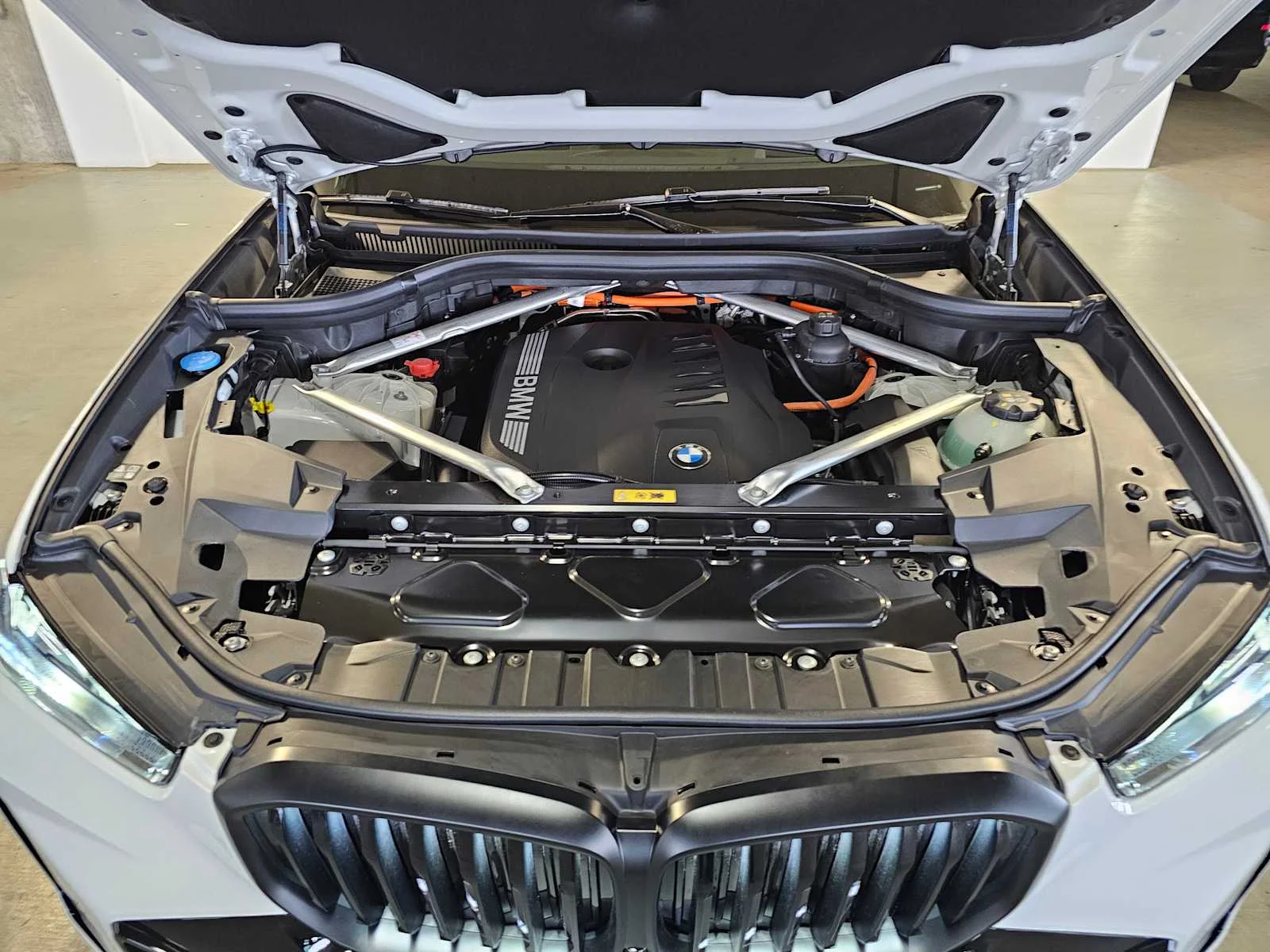New 2026 Alpine White BMW xDrive50e image 9