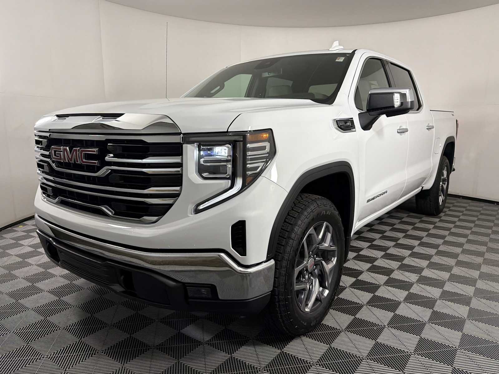 New 2026 Summit White GMC SLT image 3