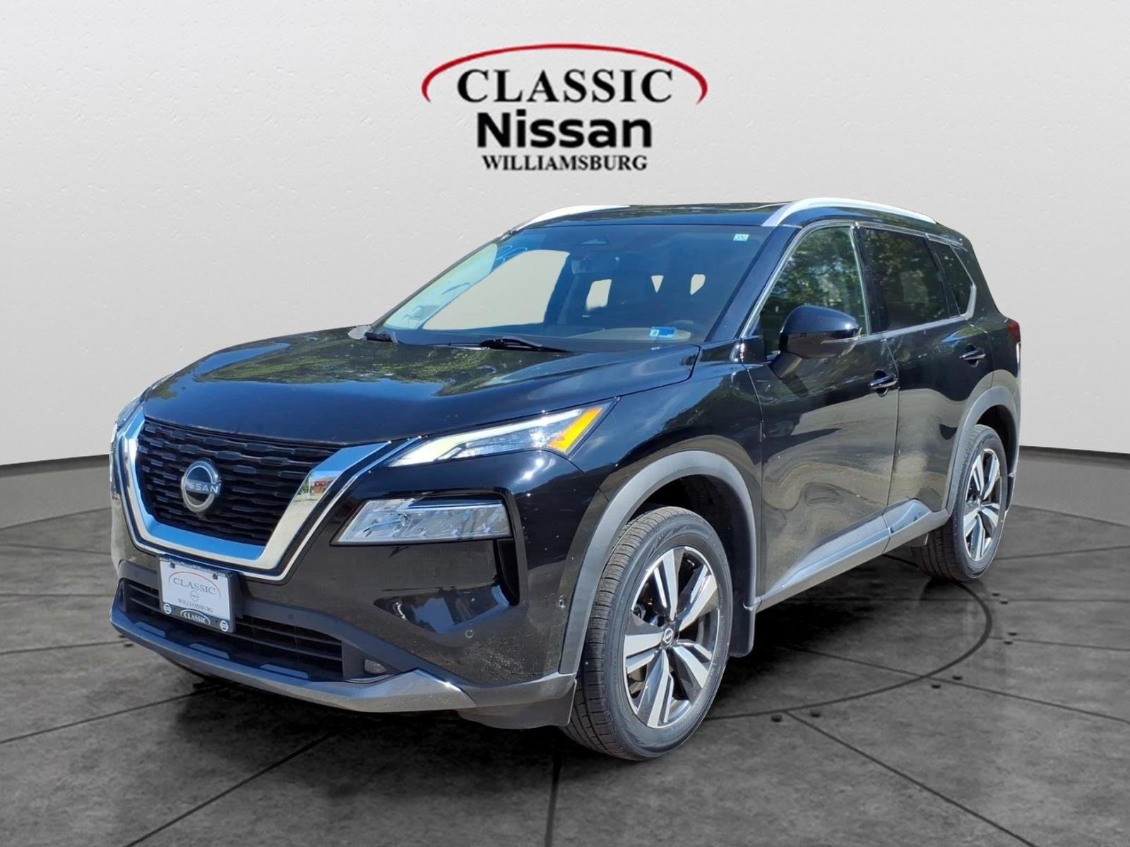 Used 2022 Super Black Nissan SL image 1