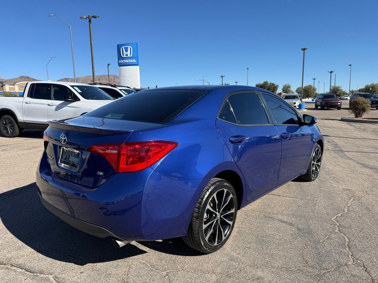 Used 2018 Blue Toyota SE image 5