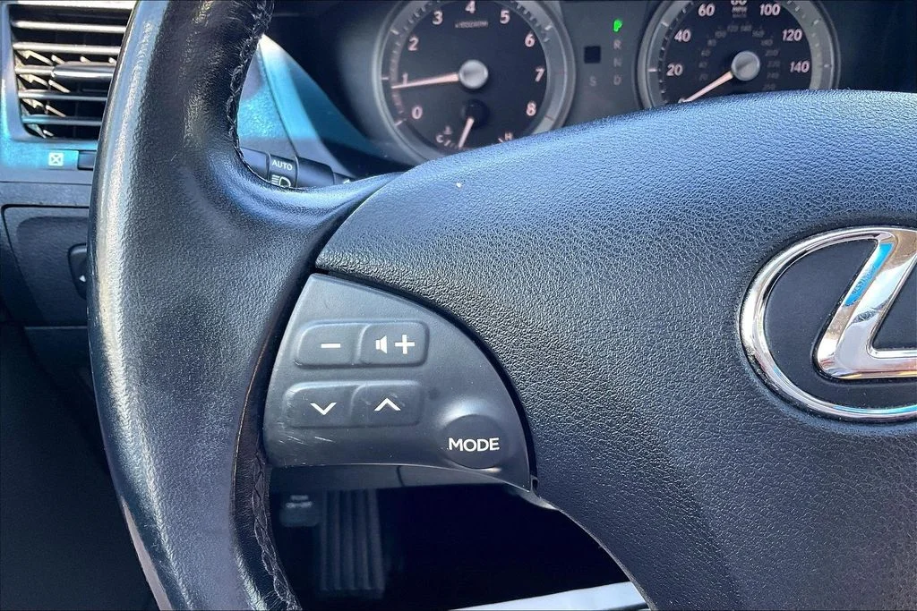 Used 2007 Red Lexus 350 image 18