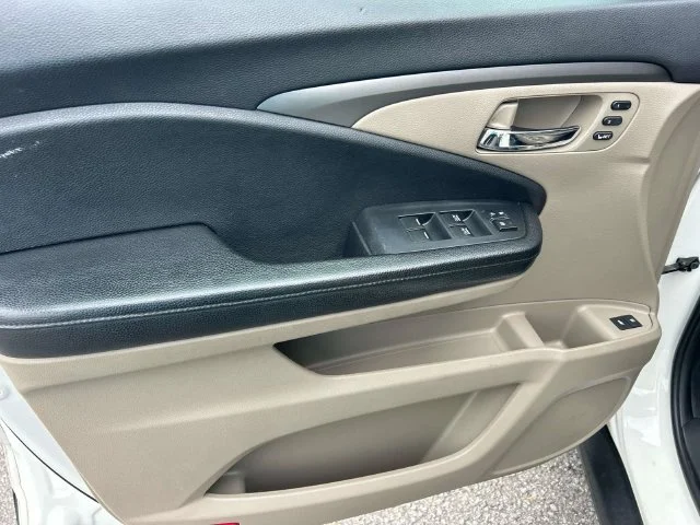 Used 2019  Honda EX-L image 27