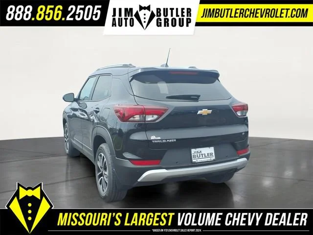 New 2026 Mosaic Black Metallic Chevrolet LT image 2
