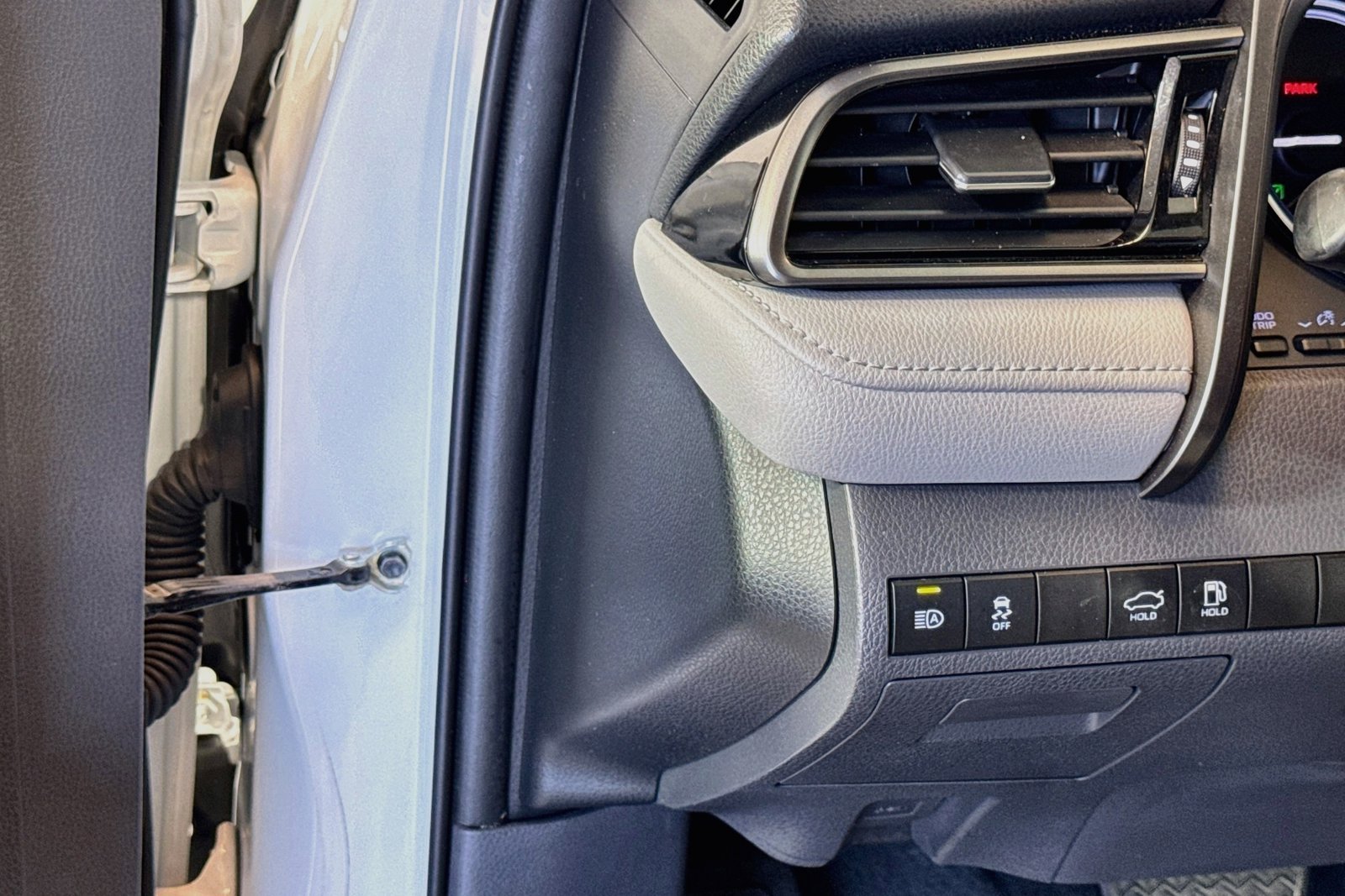 Used 2019 White Toyota Hybrid SE image 10