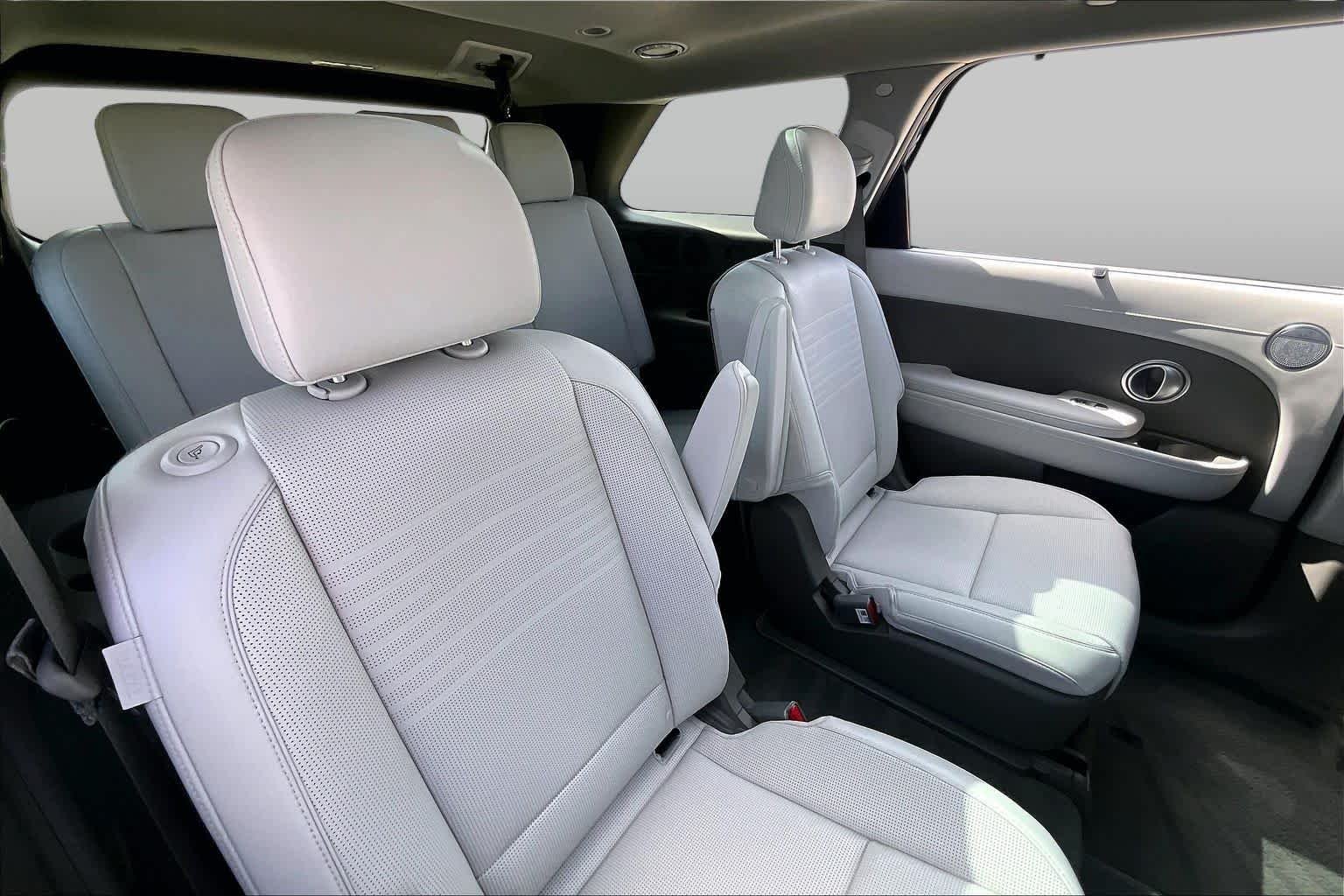 Used 2026 Ecotronic Gray Pearl Hyundai Limited image 18