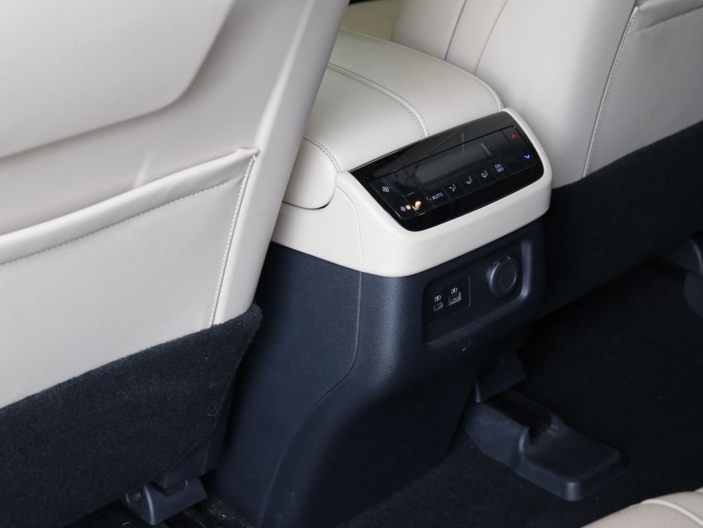 Used 2023 Silver INFINITI LUXE image 31