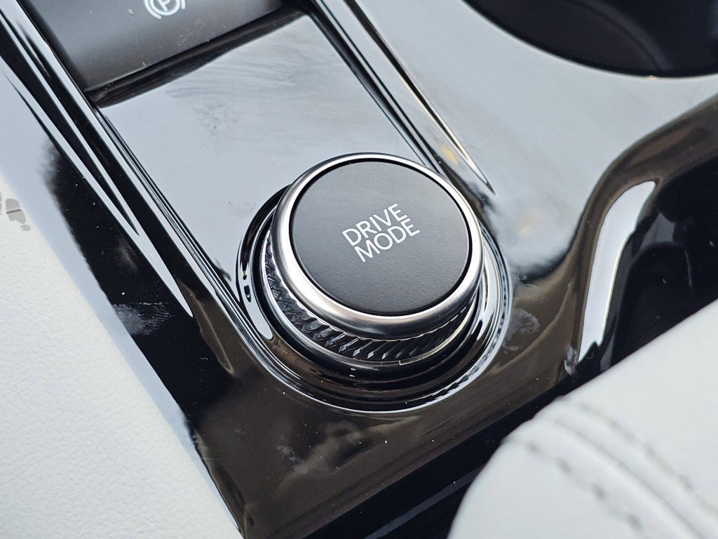 New 2026 Space White Metallic Ford Platinum image 10