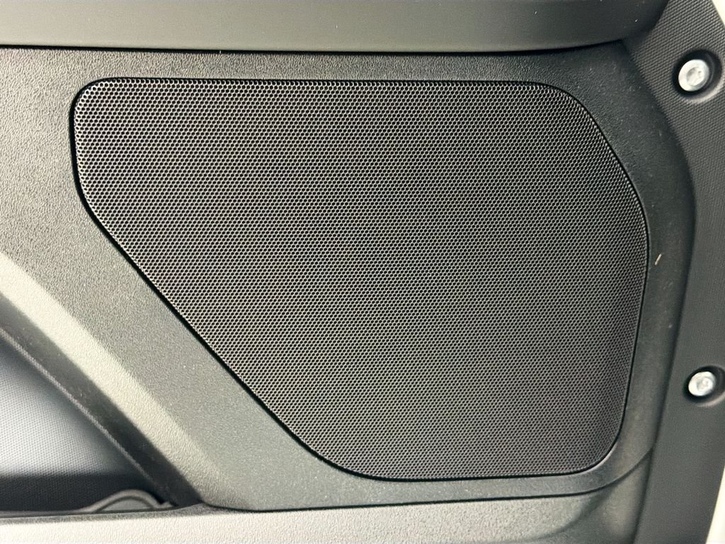 New 2026 Fuji White Land Rover X-Dynamic SE image 19